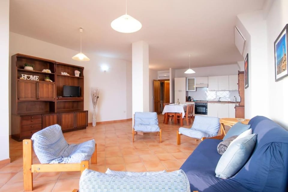 TV and multimedia, Seating area, Dining area