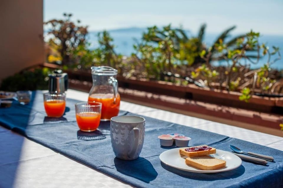 Natural landscape, View (from property/room), Balcony/Terrace, Sea view, Breakfast