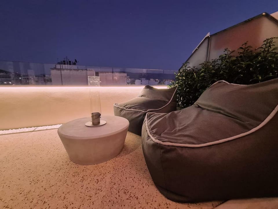 Heated Plunge Pool & Firepit Acropolis Penthouse Apartment in Athens