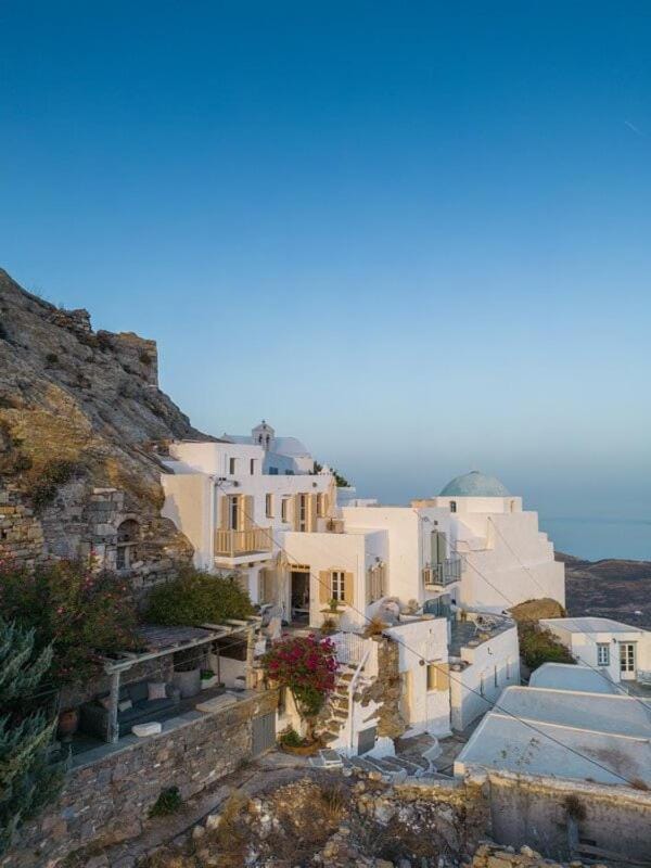 Property building, Day, Natural landscape, Mountain view, Sea view