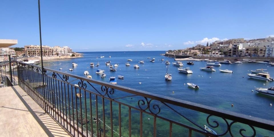 View (from property/room), Balcony/Terrace, City view, Sea view