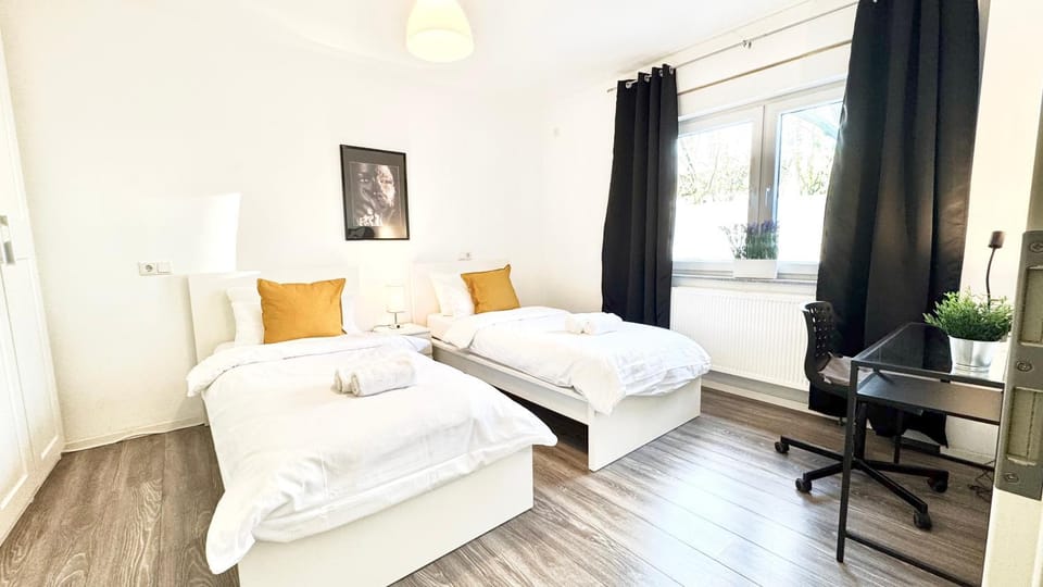 Photo of the whole room, Bedroom, towels, wardrobe