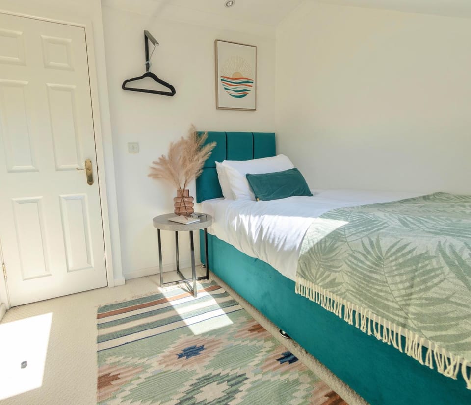 Bed, Photo of the whole room, Bedroom, internet, towels