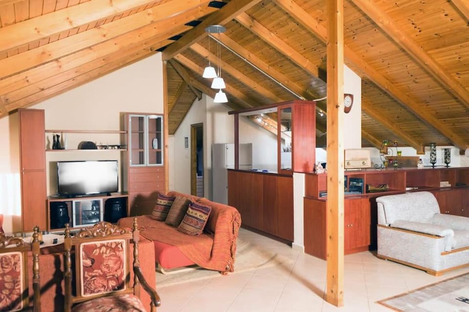 Cozy Σοφίτα Apartment in Peloponnese, Western Greece and the Ionian