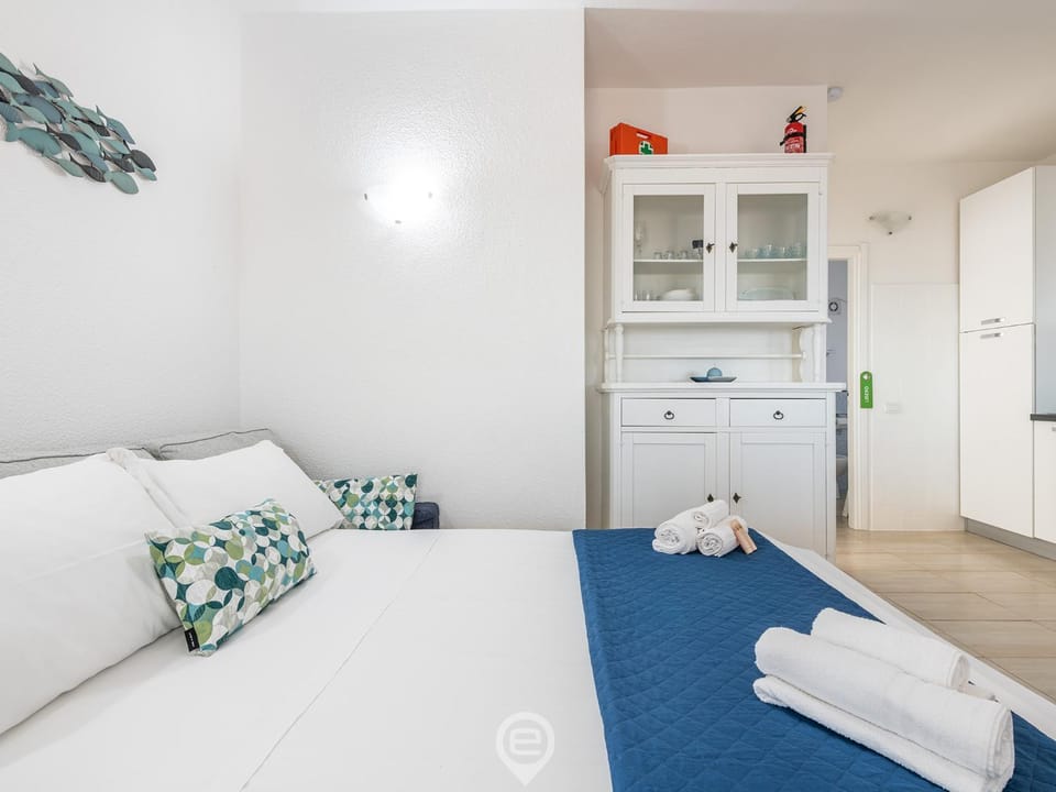 Bed, Photo of the whole room, Bedroom, towels, wardrobe