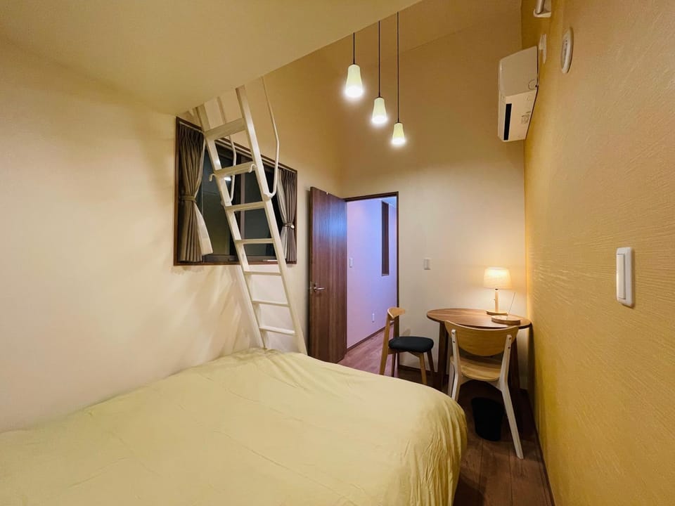 Bed, Photo of the whole room, Bedroom, air conditioner