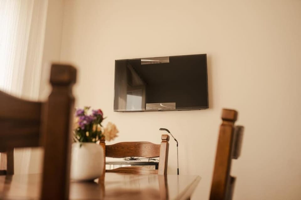 TV and multimedia, Dining area, hair dresser