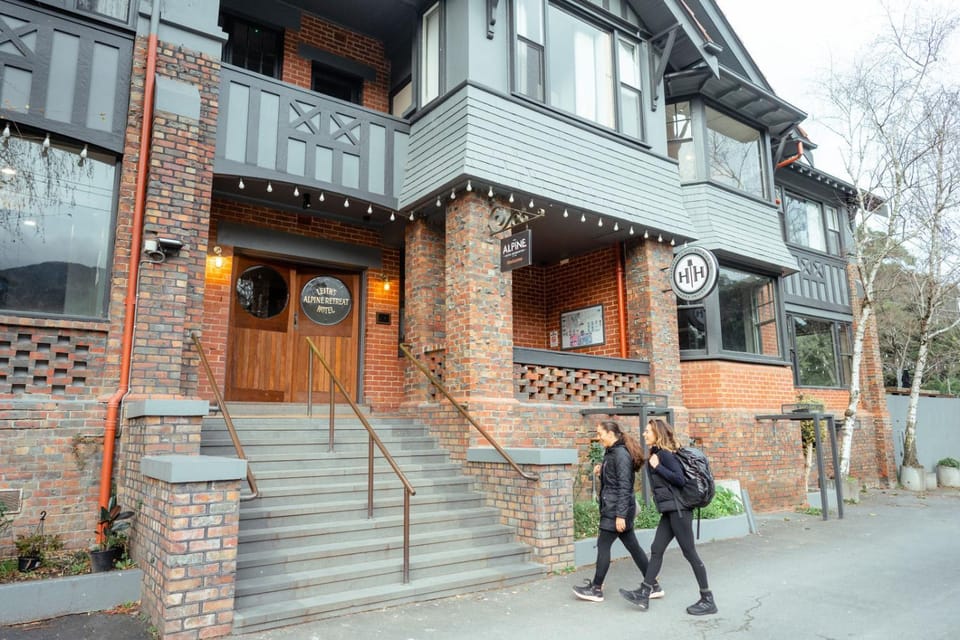 Alpine Hotel, Eat Drink Sleep Hotel in Victoria