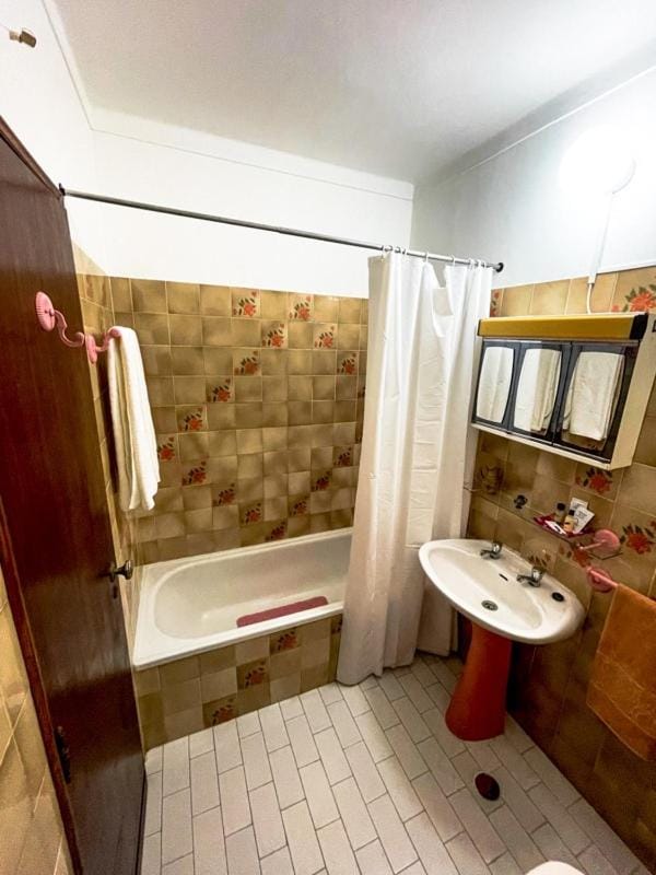 Bathroom, Bath, towels
