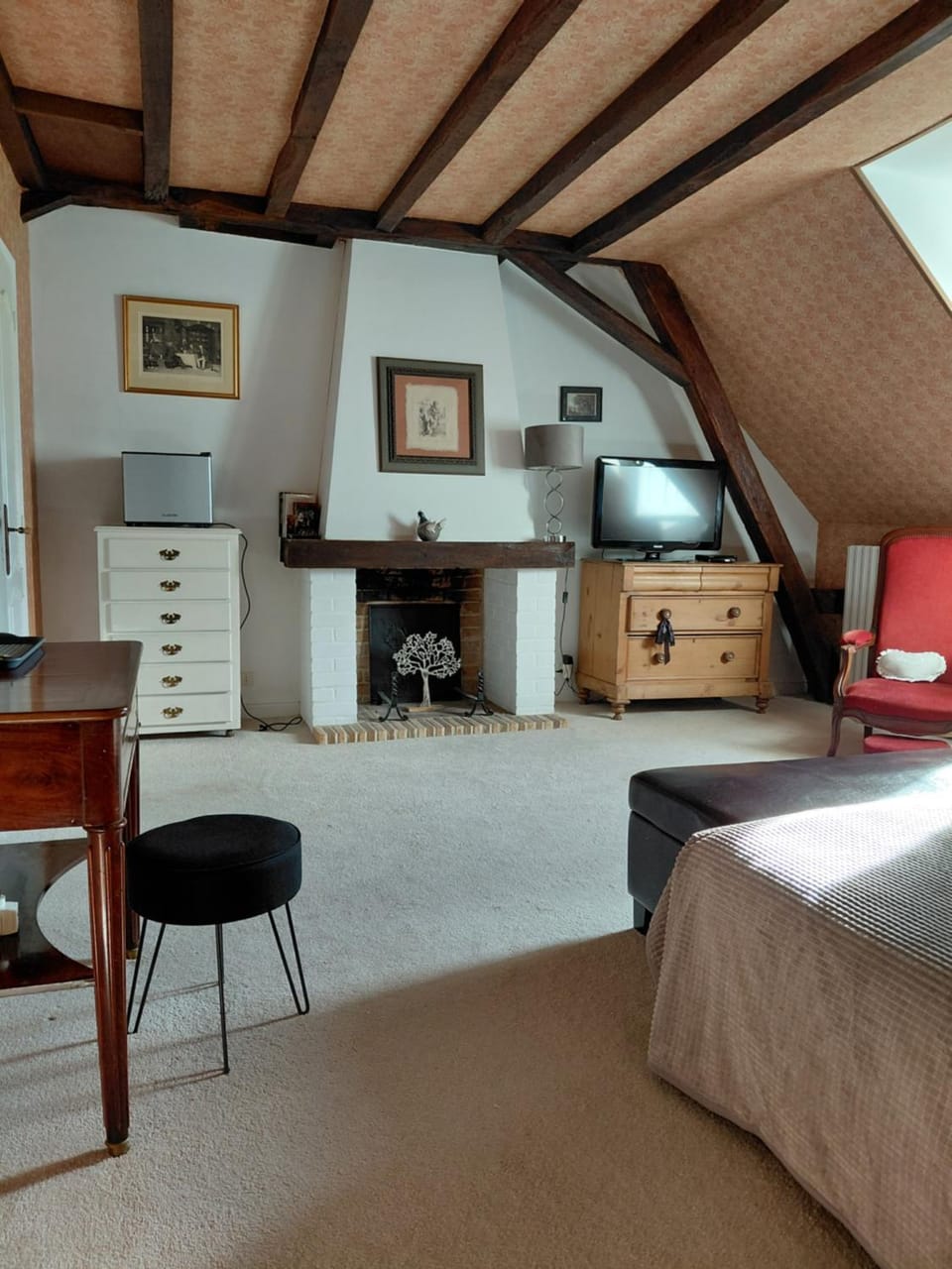 Photo of the whole room