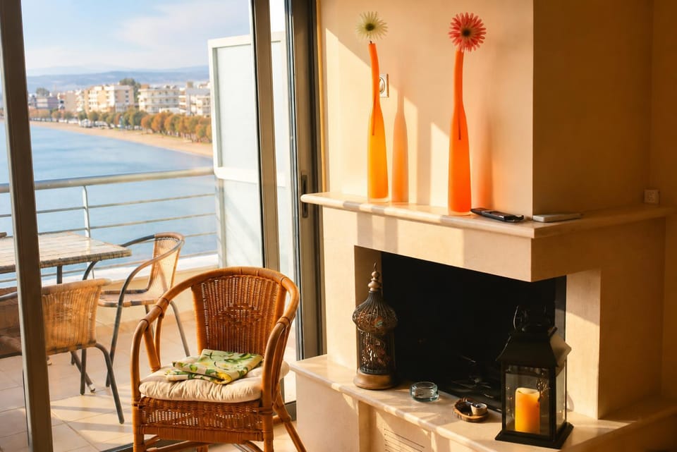 Natural landscape, View (from property/room), Balcony/Terrace, Living room, Seating area, Dining area, Sea view