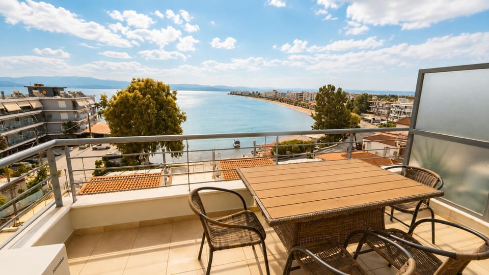 Patio, Day, Natural landscape, View (from property/room), Balcony/Terrace, Sea view