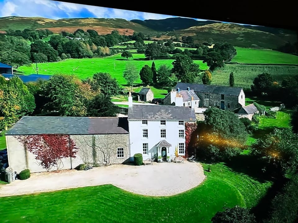 Georgian Country House -Panoramic Views -Sleeps 12 House in Wales