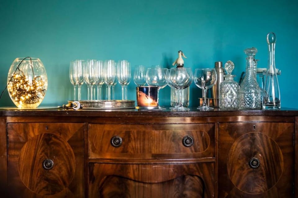 Lounge or bar, Food and drinks