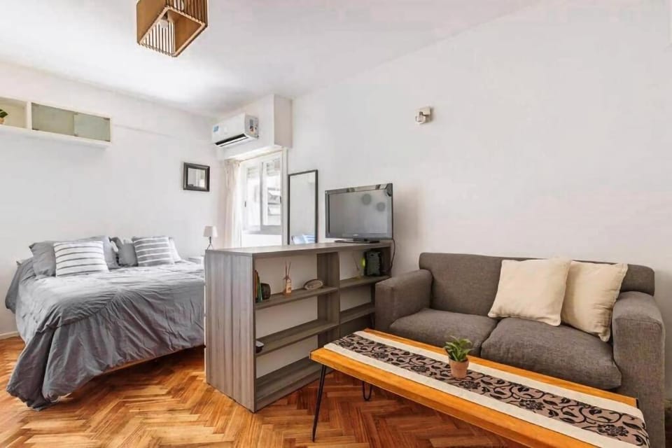 Bed, TV and multimedia, Living room, Photo of the whole room, hair dresser