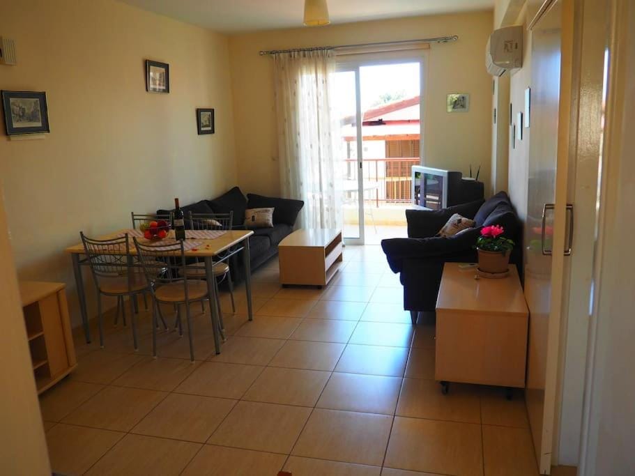 A stone's throw from everything Apartment in Paphos