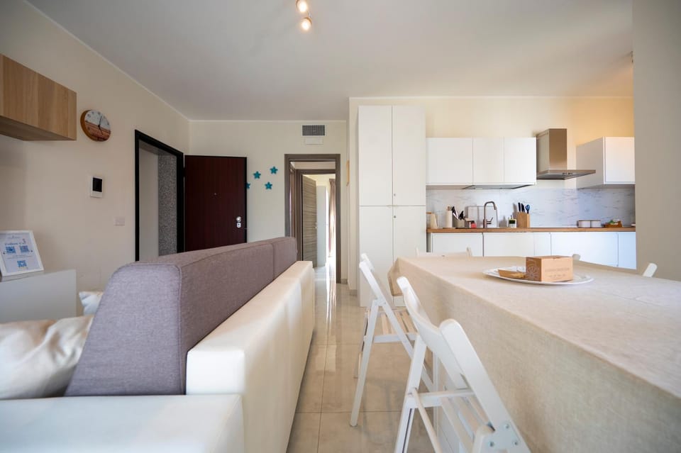 Kitchen or kitchenette, Living room, Seating area