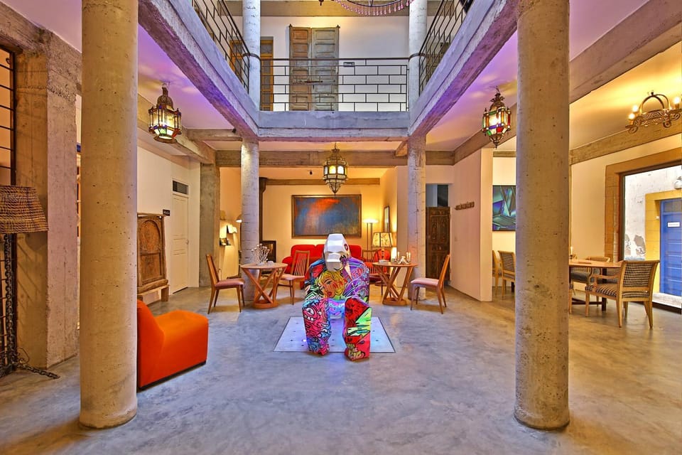 Communal lounge/ TV room, Lounge or bar, Dining area, Breakfast, Continental breakfast, Inner courtyard view