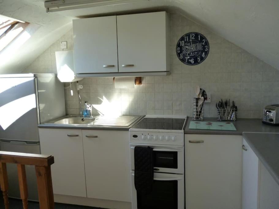 Coffee/tea facilities, minibar, pet friendly, stove, toaster