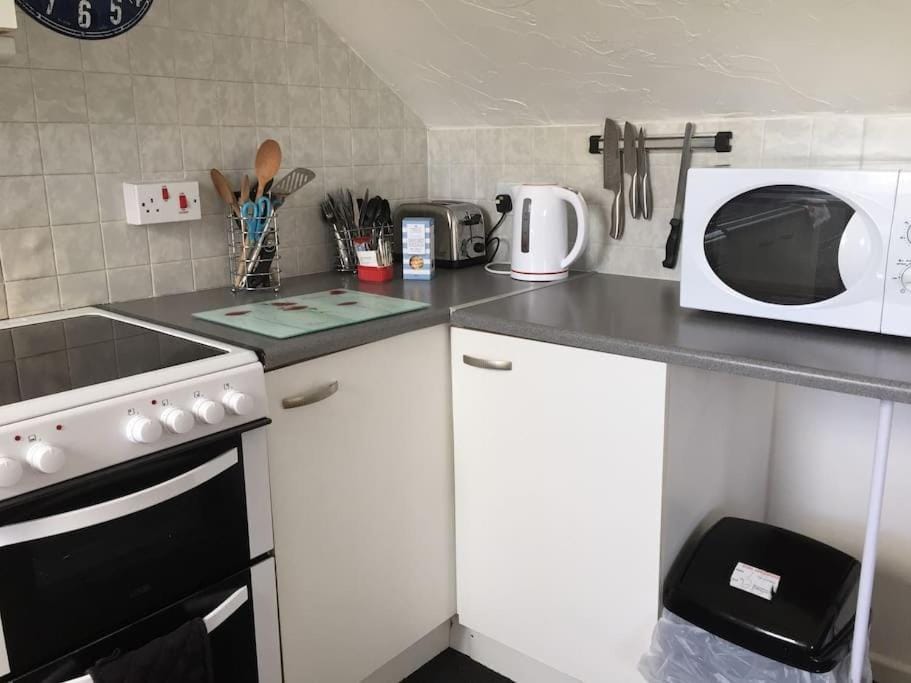 Coffee/tea facilities, Kitchen or kitchenette, minibar, pet friendly, stove, toaster