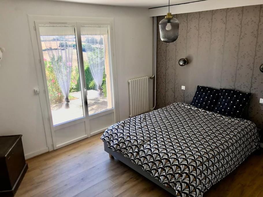 Bed, Photo of the whole room