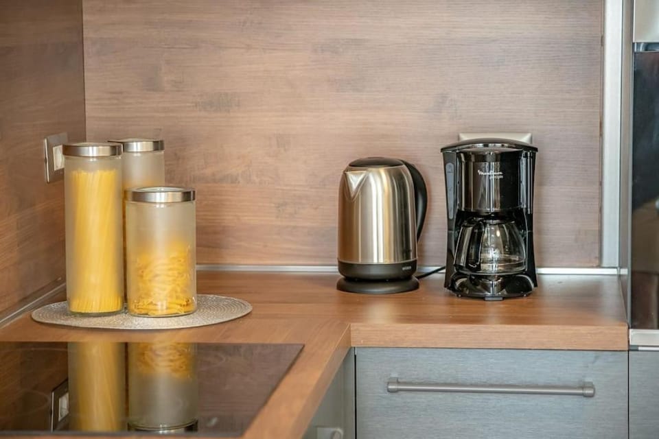 Coffee/tea facilities, Kitchen or kitchenette