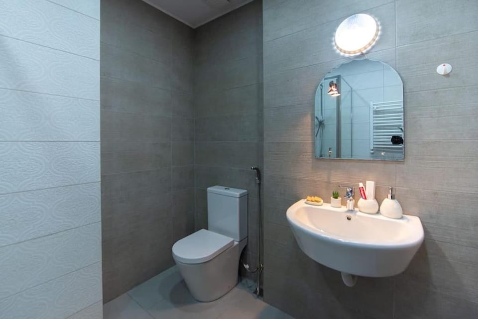 1BR Apartment - Free Parking - Self Check-in - Delisi Metro 5 Min Apartment in Tbilisi, Georgia