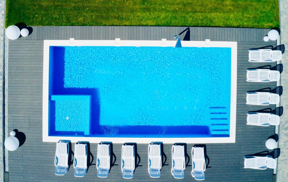 Balcony/Terrace, Swimming pool, Family, sunbed
