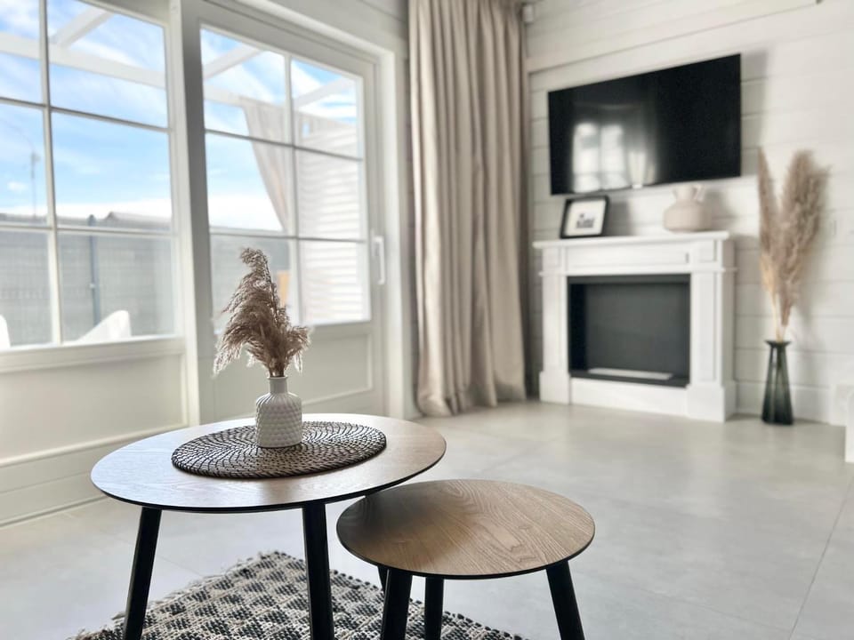 TV and multimedia, Balcony/Terrace, Living room, Seating area, flat iron