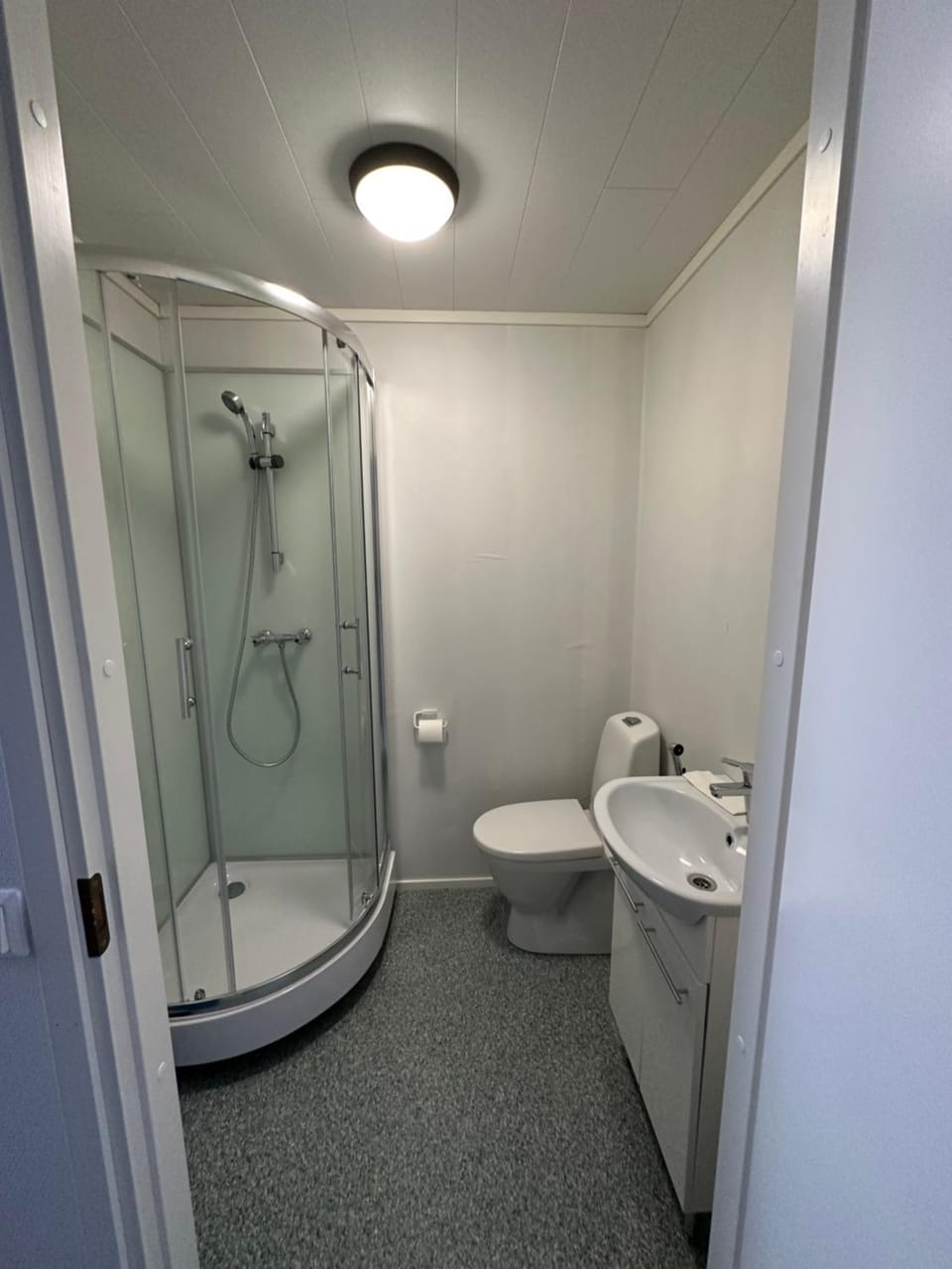 Shower, Toilet