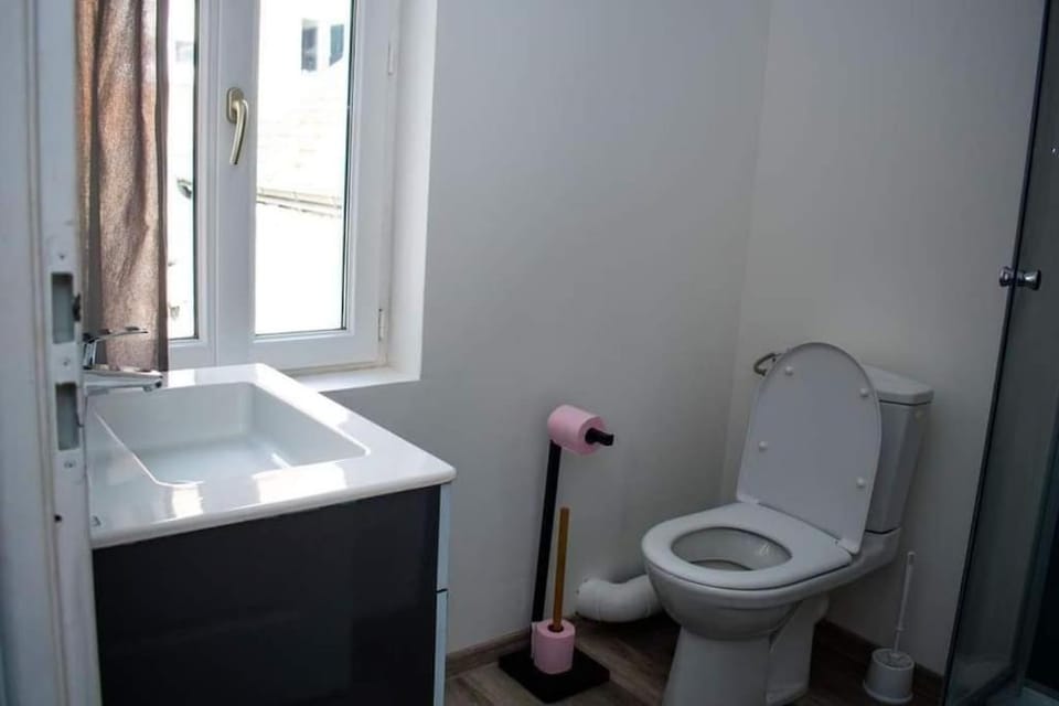Studio Charmant Confortable TV Centre Ville Louviers Apartment in Normandy