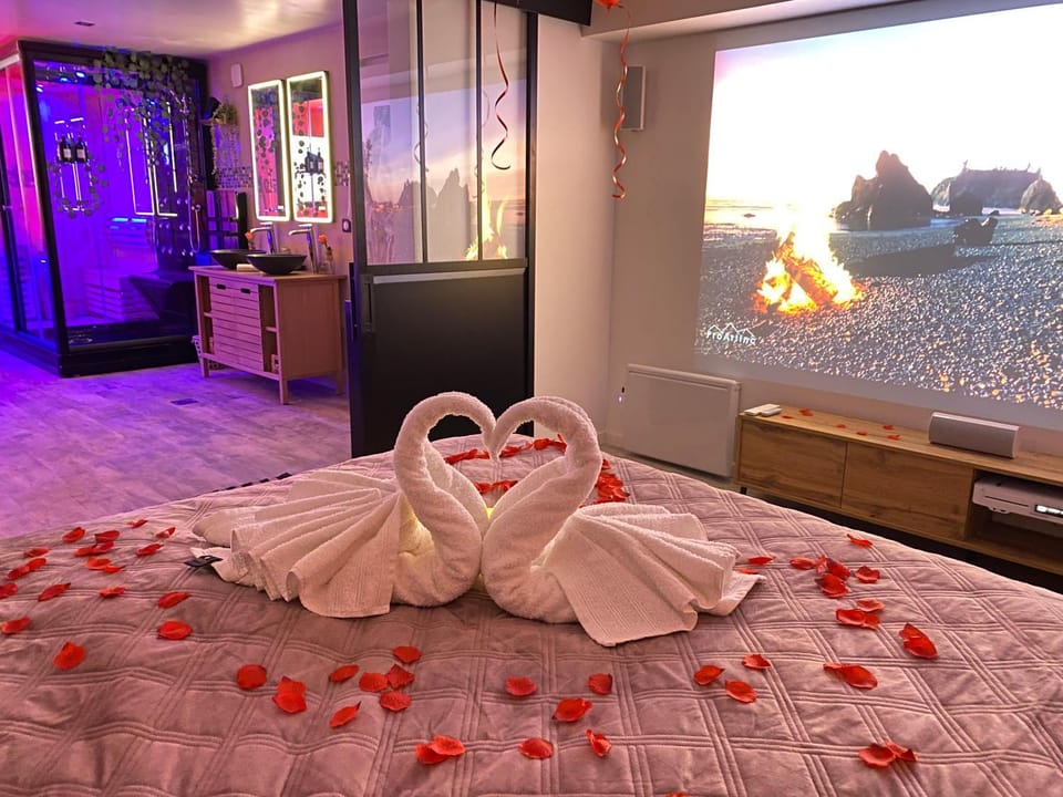 Photo of the whole room, Bedroom