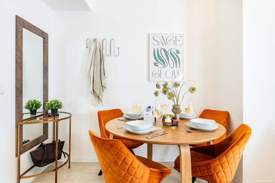 Seating area, Dining area