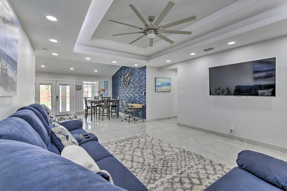Patio & Grill: Spacious Gem Near Gulf Coast! House in Brownsville