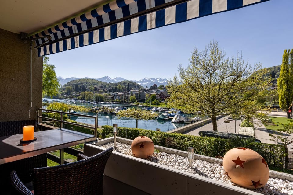 View (from property/room), Balcony/Terrace, Lake view, Mountain view