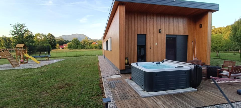 Property building, Patio, Natural landscape, Garden, Hot Tub