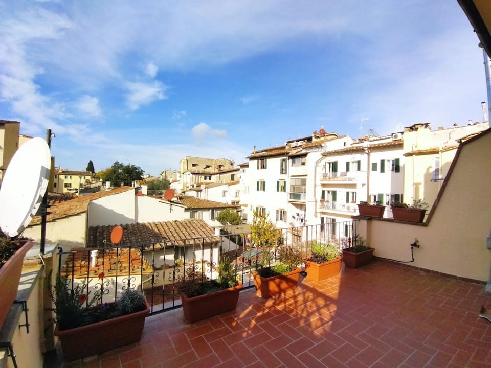 View (from property/room), Balcony/Terrace, City view