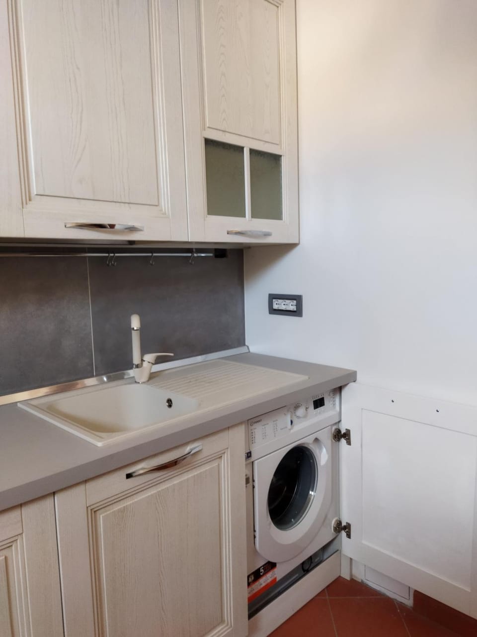 Kitchen or kitchenette, dishwasher, dryer