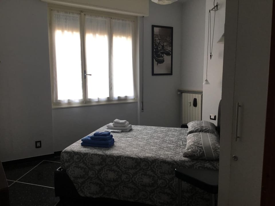 Bedroom, towels