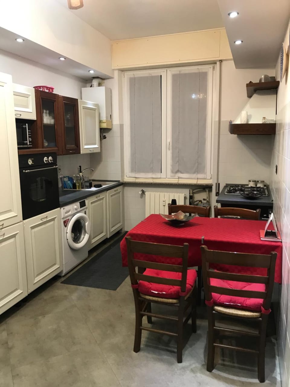 Kitchen or kitchenette, Dining area, stove