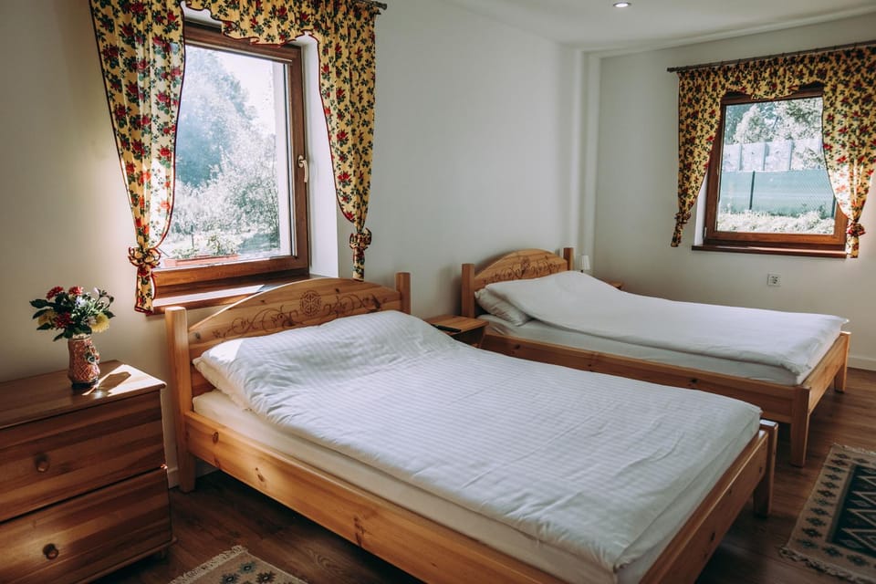 Bed, Other, Other, Other, Photo of the whole room, Seating area, Bedroom, towels