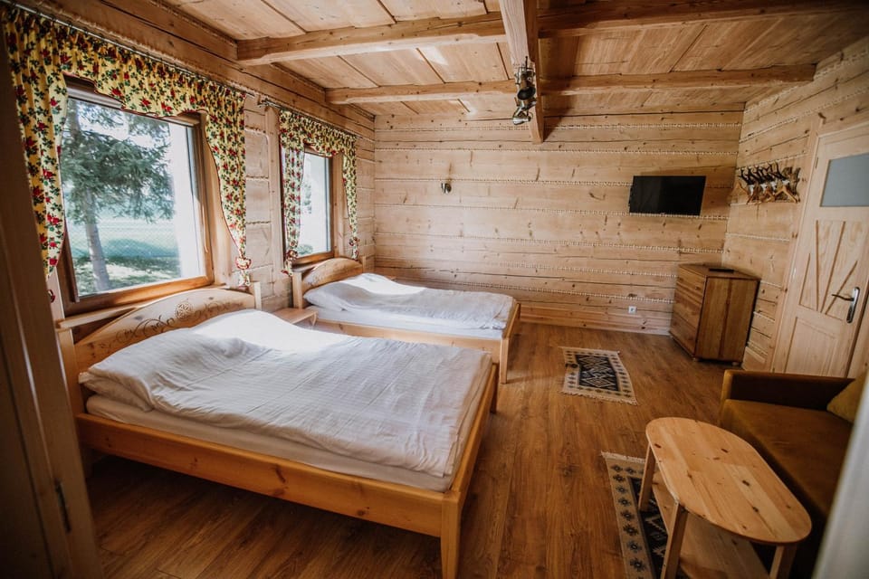 Bed, TV and multimedia, Other, Other, Other, Photo of the whole room, Decorative detail, Decorative detail, Seating area, Evening entertainment, Bedroom, towels, wardrobe