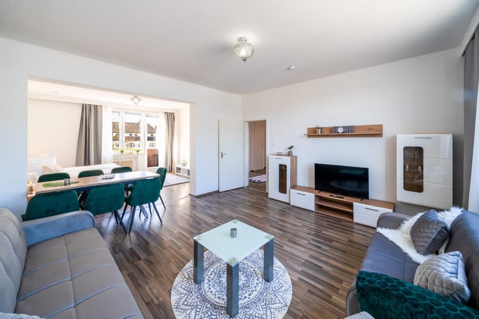 TV and multimedia, Living room, Seating area, Dining area