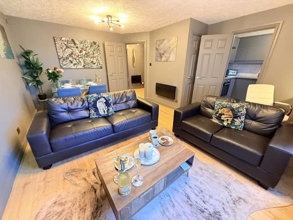 No24 - 2-bed Boutique Apartment - Hosted by Hutch Lifestyle Apartment in Royal Leamington Spa