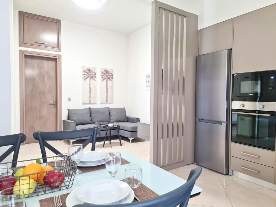 Kitchen or kitchenette, Living room, Seating area, Dining area, pet friendly