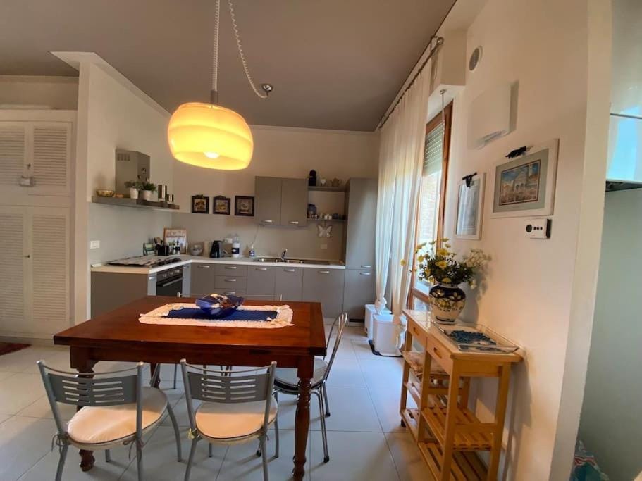 Kitchen or kitchenette, Dining area, pet friendly, stove
