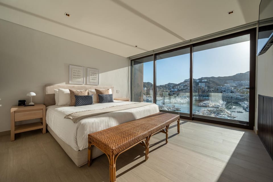 Bed, Natural landscape, TV and multimedia, Photo of the whole room, Bedroom, Mountain view