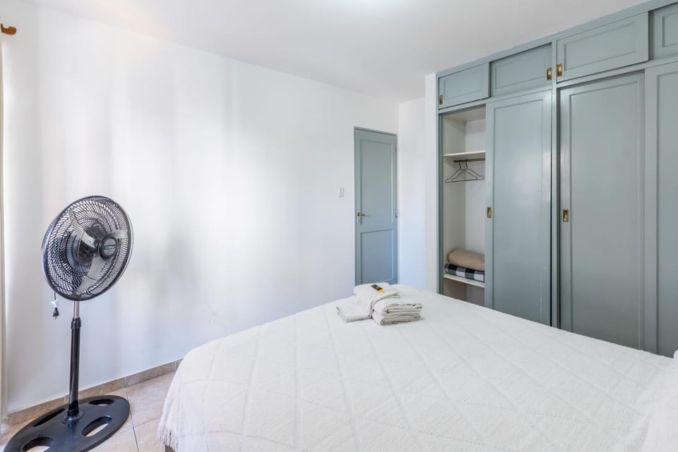 Bed, Photo of the whole room, Bedroom, fireplace, towels, wardrobe, air conditioner