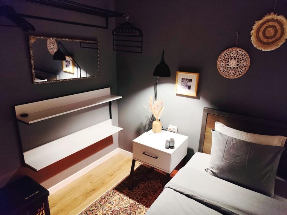 Bed, Photo of the whole room, Bedroom