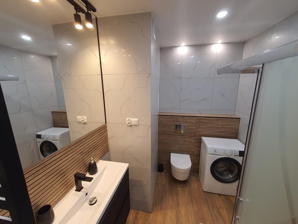 Shower, Toilet, Bathroom, towels, washing machine, dryer